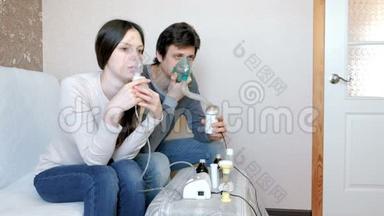 使用雾化器和吸入器进行治疗。 男人和女人通过吸入器面罩吸入。 前景。
