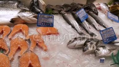 在冰鱼和其他许多种类的鱼市场上，鲜嫩可口的红鱼片