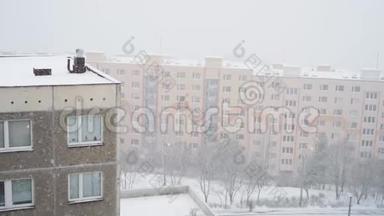 冬季降雪房地产，街区，房屋，住宅，公寓，城市