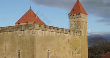 Kuressaare，Saare maa岛，爱沙尼亚。 日落圣公会城堡。 传统中世纪建筑，著名景点