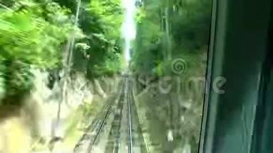 开往马来西亚槟城州岛槟城山的缆车时间间隔