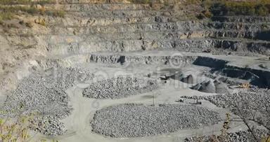 提取有用的材料，一个大型铁矿石职业的全景，在大型职业中工作，重工业