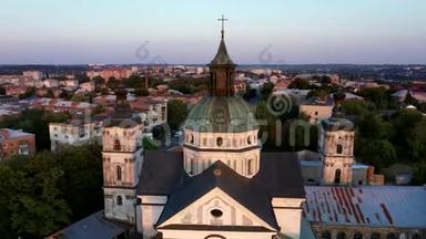 中世纪天主教古堡——乌克兰伯迪希夫市的<strong>一座</strong>城堡.. 赤脚卡梅尔人修道院。 空中飞行
