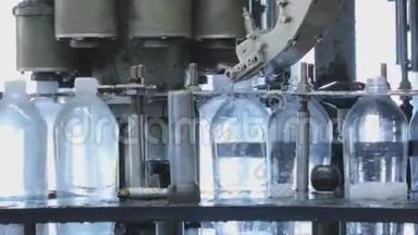 碳酸饮料生产和装瓶生产线。 生产矿泉水和