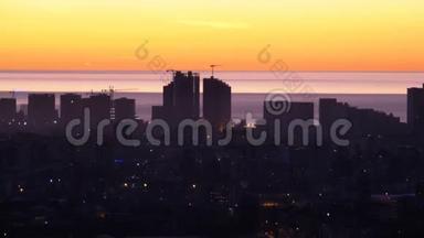 摩天大楼剪影与大城市日落的鸟瞰图
