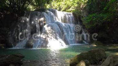 华美卡敏瀑布森林深处的瀑布——库昂斯利那加林德拉国家公园美丽而著名的瀑布