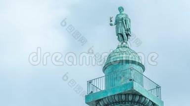 文多米柱和拿破仑·波拿巴雕像在文多米时间推移的地方。 巴黎，法国。
