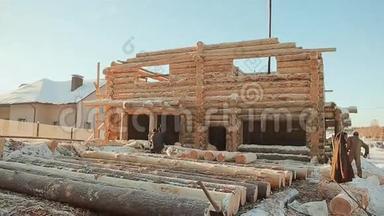 建造木屋.. 冬季建筑工地。 加拿大角砌体。 加拿<strong>大风</strong>格。