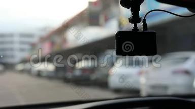 汽车在交通道路上行驶的录像机