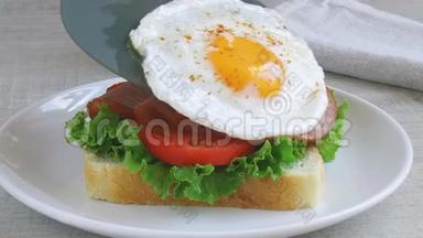 烤三明治沙拉西红柿炒蛋
