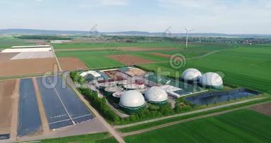 工厂用于生产绿色领域的沼气，工厂用于生产以风力为背景的沼气。