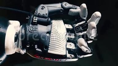 机器人的手移动手指。 <strong>人工智能</strong>概念。