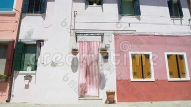 布拉诺岛的旧彩色住宅，意大利的夏季炎热，威尼斯