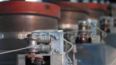 工厂生产弹簧，提<strong>供电</strong>线闭合，生产弹簧和弹簧块电线，滚丝