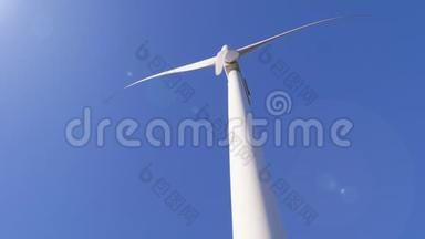 绿色科技的能量，风车的叶片在空中与天堂旋转