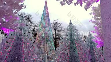 圣诞彩灯装饰了小镇上的人造圣诞树、白树和大型动物