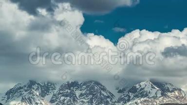 尼泊尔的山和云，空中延时拍摄