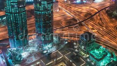 从迪拜市中心和世界上最高的建筑----哈利法塔的摩天大楼空中俯瞰迪拜市区