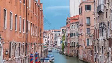 威尼斯运河的时间流逝。 海峡、桥梁、历史、旧<strong>房屋</strong>和船只。 <strong>意大利</strong>威尼斯