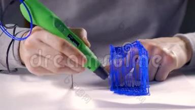 人制作<strong>笔筒</strong>杯，使用3D笔.. 3D打印时间推移。