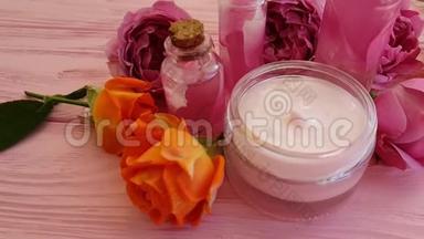玫瑰萃取化妆品香水化妆品霜，组合蜡烛，慢动作浪漫