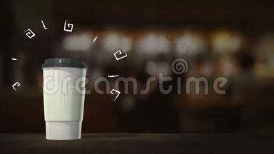 白色咖啡杯与咖啡和鸡尾酒出现在无限循环，在酒吧柜台桌架上。 有运动图形