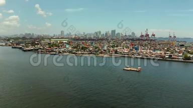 城市景观马尼拉。 居住区域和城市商业中心，俯视图.. 大港口城市。