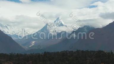 阿玛达布拉姆山。 昆布谷。 喜马拉雅山，尼泊尔。 鸟瞰图