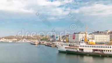 从土耳其伊斯坦布尔的加拉塔大桥可以看到博斯普鲁斯海峡的旅游船和摩天轮交通