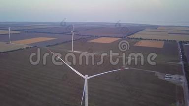 <strong>夏季</strong>的风力涡轮机和农田.清洁和可再生能源的能源生产.空中射击