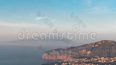 那不勒斯海岸，索伦托钢琴。 Vesuviovulcano，意大利旅游小镇的时间流逝，欧洲海洋度假。 苏山区