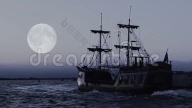 幽灵般的海盗船在<strong>无尽</strong>的<strong>蓝色</strong>海洋中驶向地平线，天空中的月亮