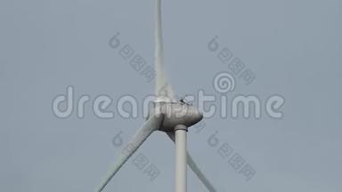 风力涡轮机的细节。 靠近风力涡轮机的<strong>发电机</strong>和底座。 <strong>可</strong>再生能源。 电动风车
