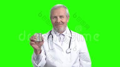 高级医生推荐一包药丸。