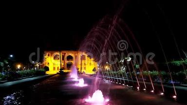 伊斯法罕海什特国王宫殿花园的<strong>彩色喷泉</strong>