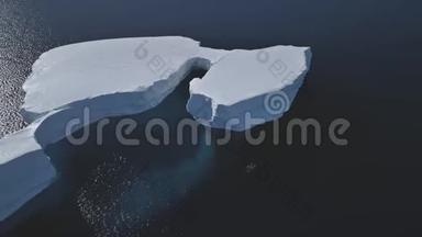 南极海平面冰山一角