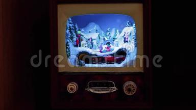 圣诞装饰。 整个村子都开着一台古董电视，火车和街上的人