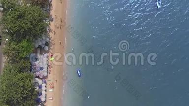 芭堤雅海滩从<strong>山顶</strong>俯瞰。 录像。 在<strong>山顶</strong>风景秀丽的瞭望点可以看到全景