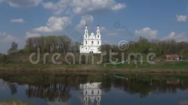 <strong>圣索菲亚</strong>大教堂，四月的晴天。 波兰茨克，白俄罗斯
