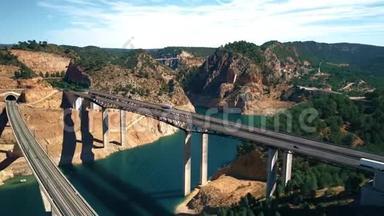 西班牙公路和<strong>铁路桥</strong>梁的鸟瞰图