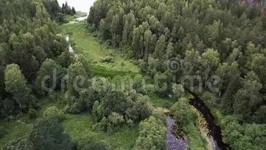 奥维桑卡<strong>蜿蜒河流</strong>的自然景观