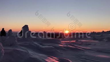 帕纳贾尔维国家公园冬季<strong>日出</strong>。 俄罗斯，卡雷利亚共和国。 <strong>延时</strong>录像