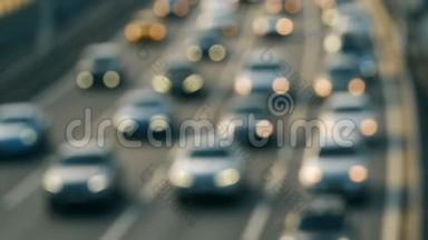 汽车在交通中，失去了焦点。 城市交通堵塞