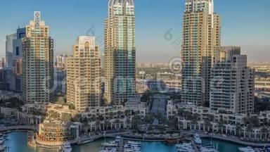 迪拜<strong>码头</strong>摩天大楼，带豪华<strong>游艇</strong>的港口和<strong>码头</strong>长廊