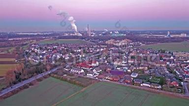 Duisburg Mndelheim航空天际线，<strong>背景</strong>是德国<strong>钢铁</strong>厂