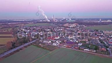 Duisburg Mndelheim航空天际线，背景是德国钢铁厂