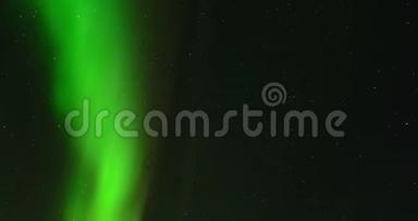 北极光或北极光北极光在洛福滕上空夜空中的时间流逝片段
