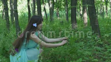 《森林中的模范女孩》的肖像照
