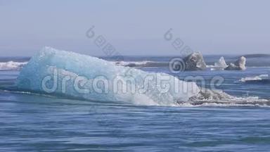 一大堆冰流向北大西洋