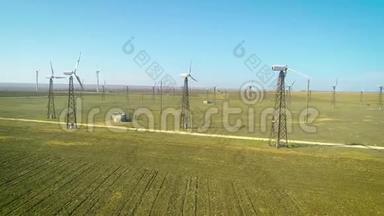 俄罗斯沙漠中许多旧风力发电机的空中射击。 他们生产环保能源